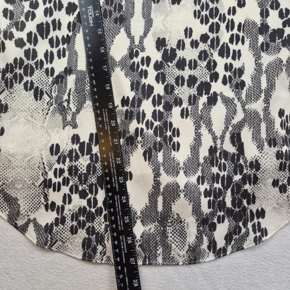 Express Snakeskin Blouse Sleeveless White Gray Tank Top Animal Print Chic Sexy M - Picture 7 of 13